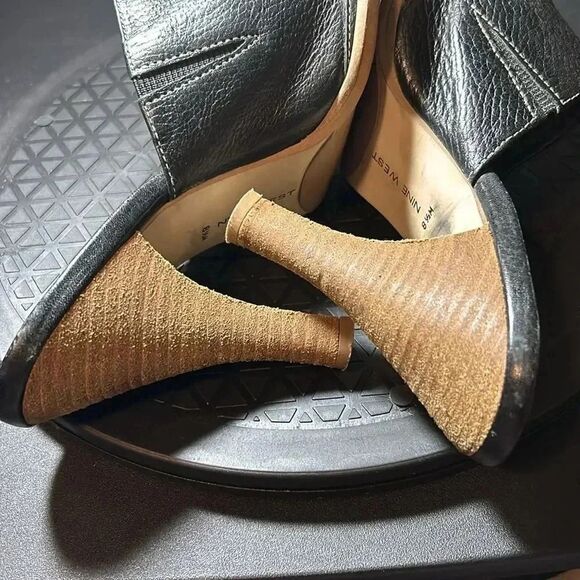 🔥LIKE NEW🔥 Sexy / Comfy / Cute / Size: 8.5 / Heel Height: 4 inches - Picture 5 of 5